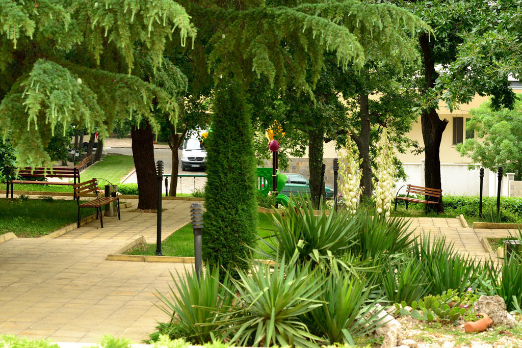 Glicinia Hotel Golden Sands Bagian luar foto